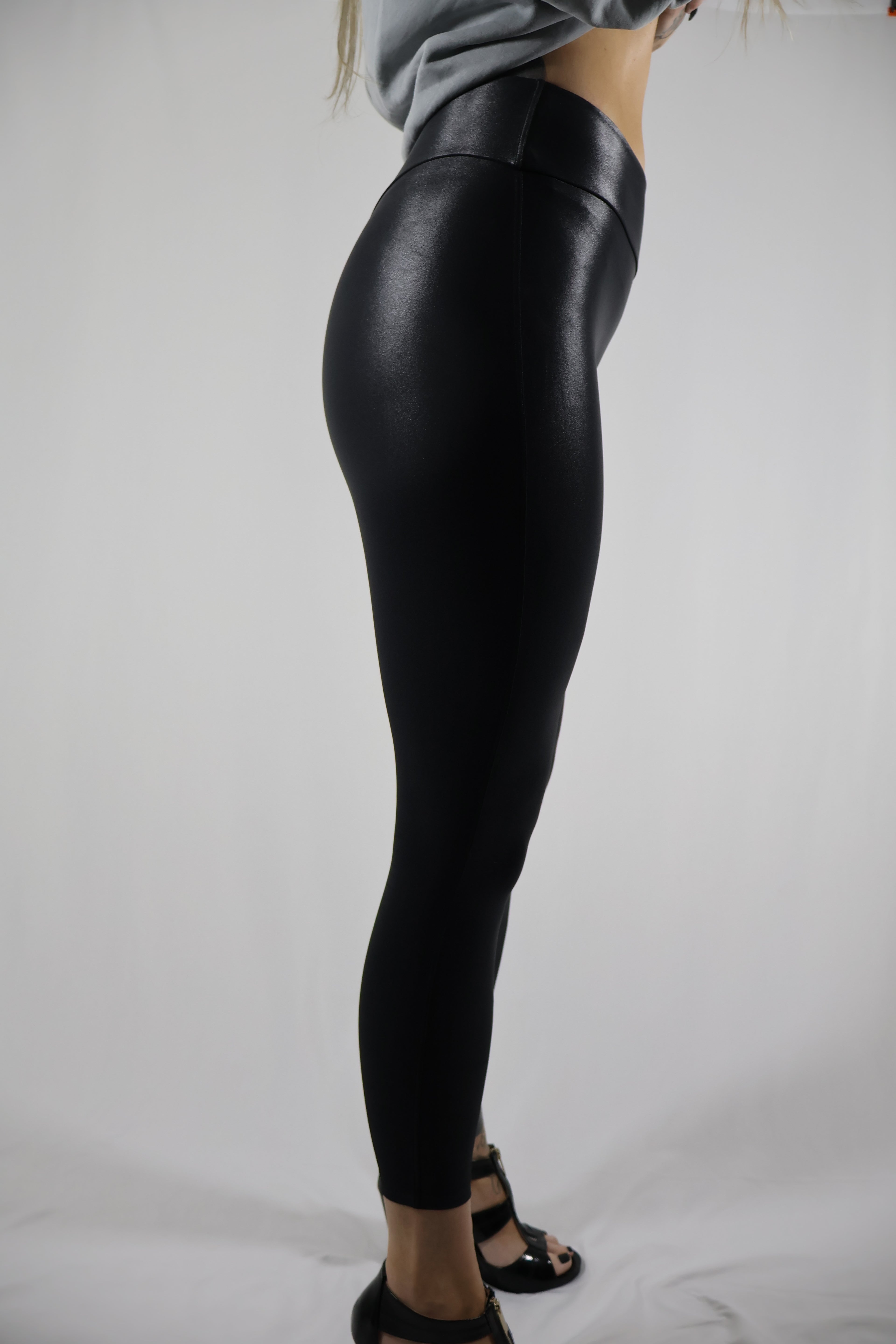 Bombshell Sportswear Gloss Black Leggings / Size XS / L