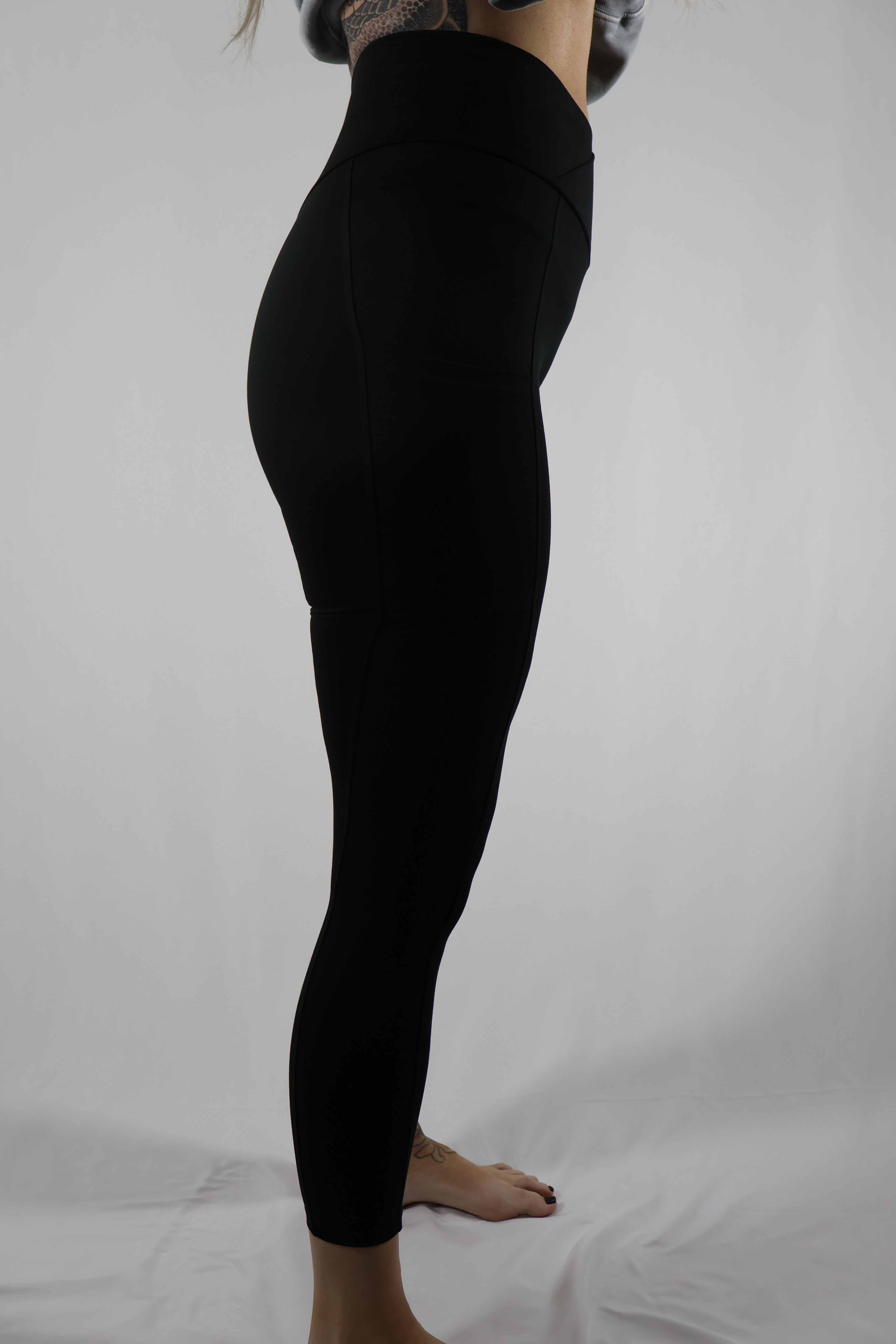 Bombshell Sportswear Crossover Waist Black Leggings / Size XS / L