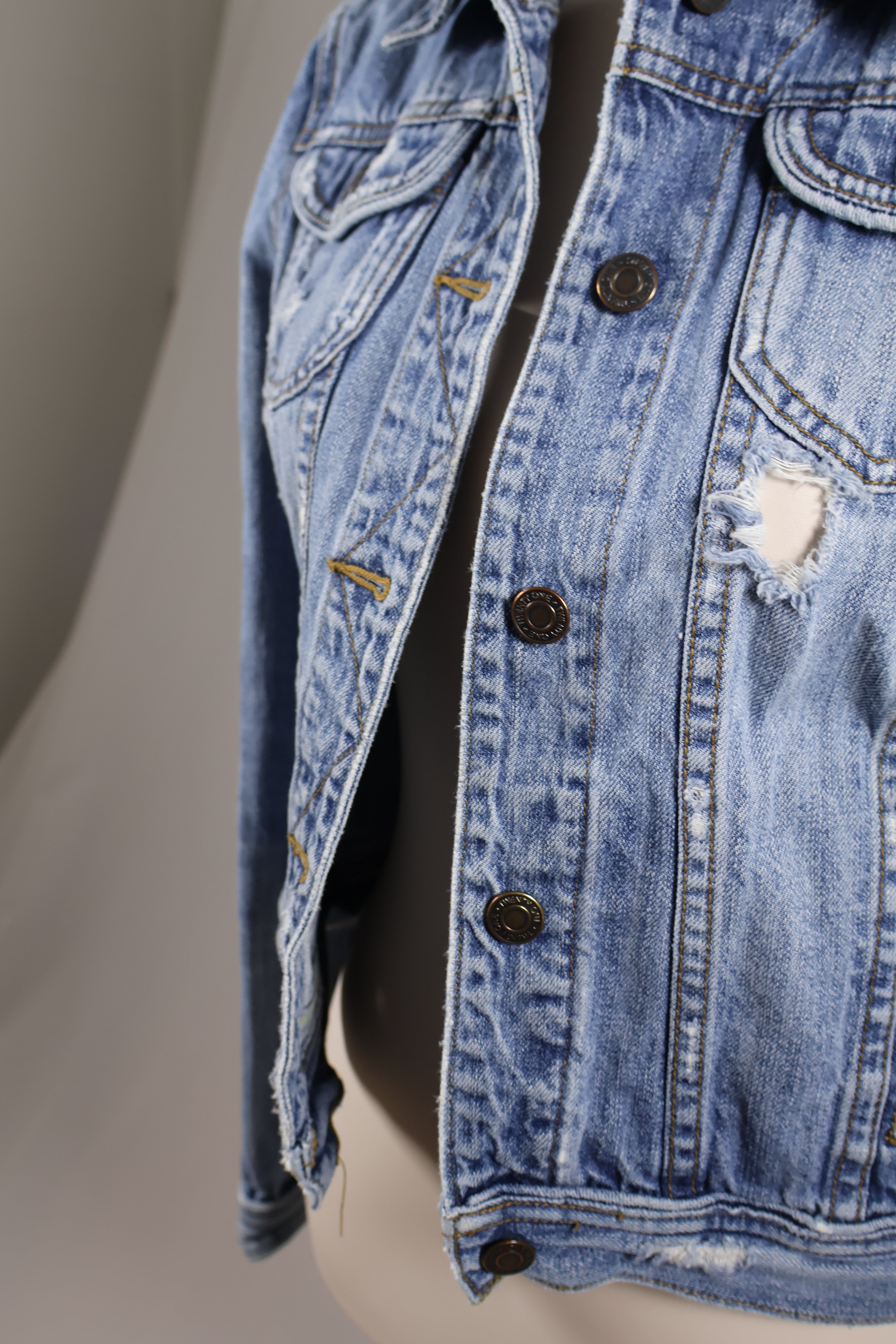 Twenty-One 21 Distressed Denim Jean Jacket / Size L