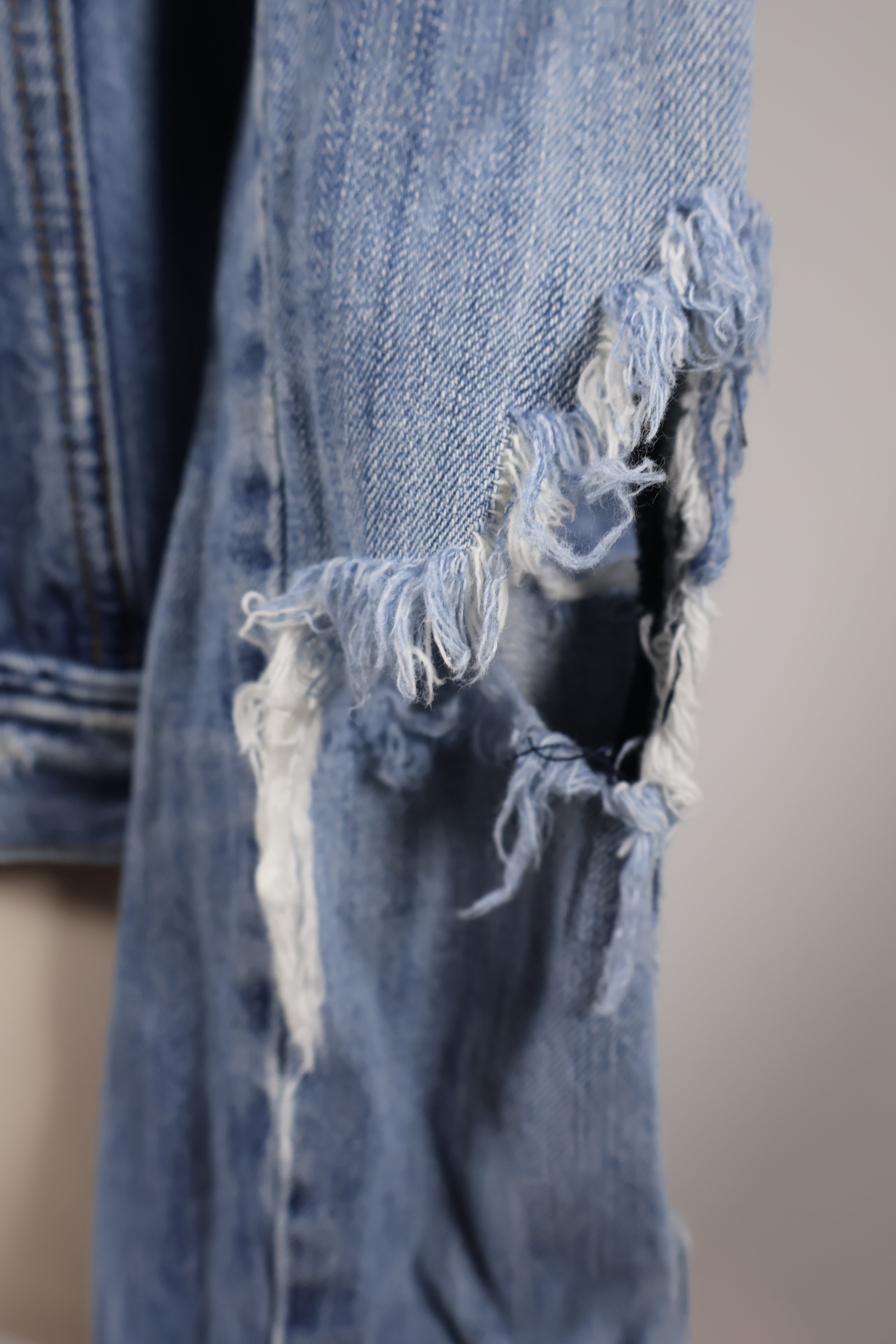 Twenty-One 21 Distressed Denim Jean Jacket / Size L