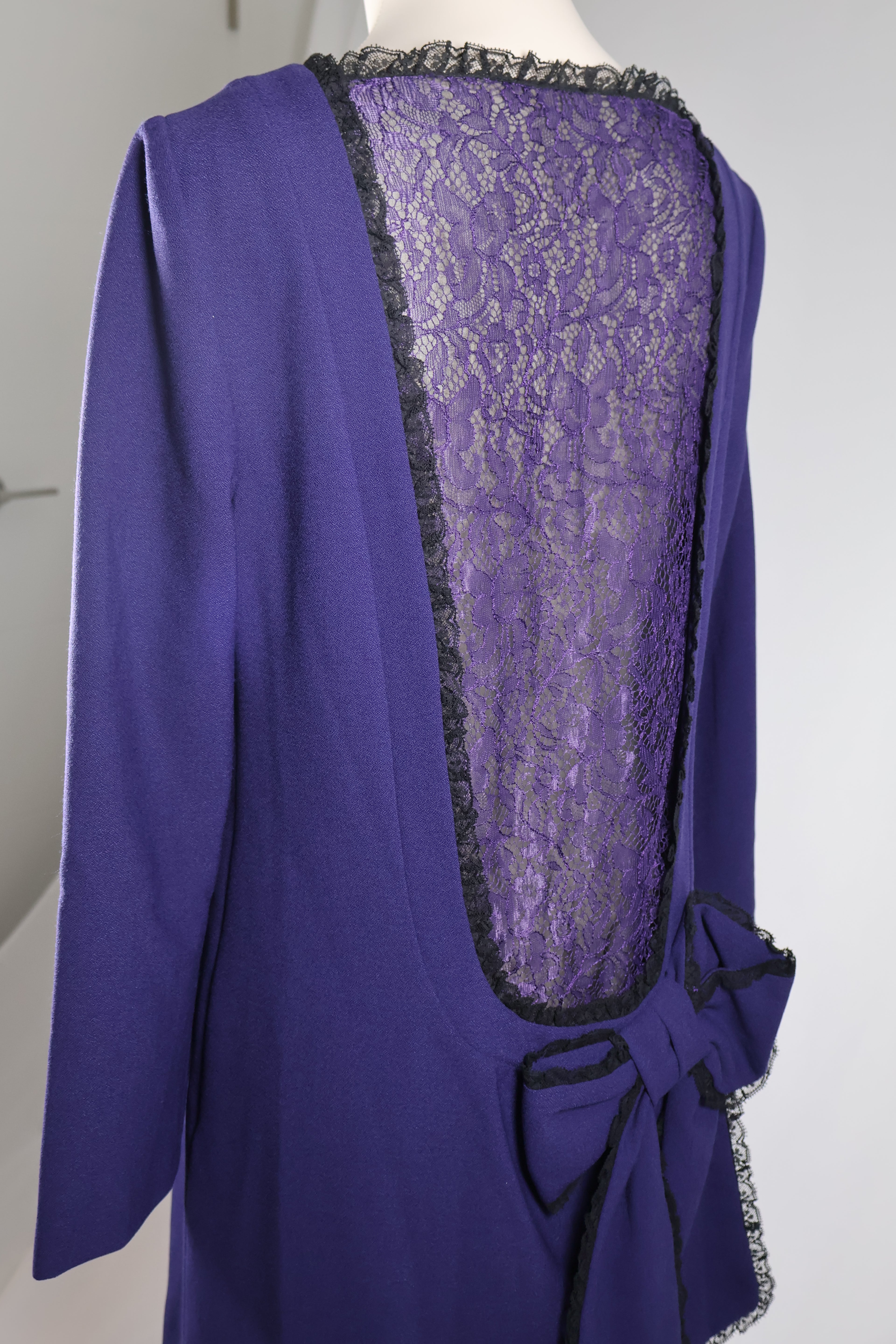 Valentino Long Sleeve Lace-Back Bow Dress / Size 42/L