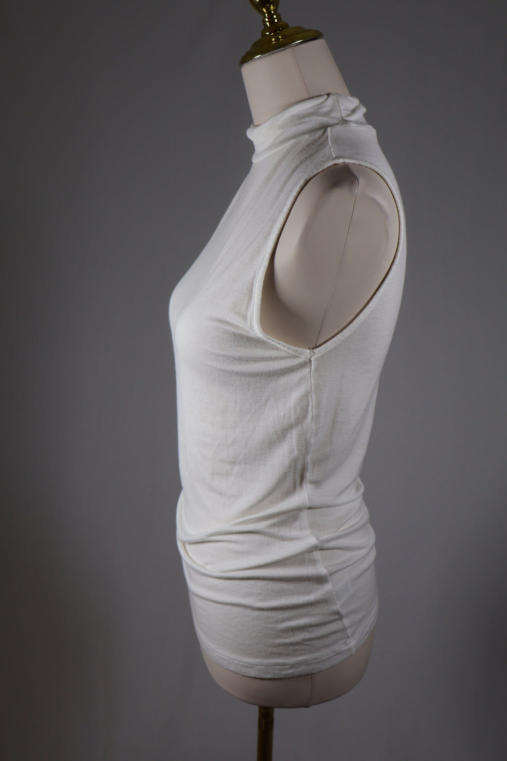 Zenana Outfitters Sleeveless Mock Neck Top / Size L