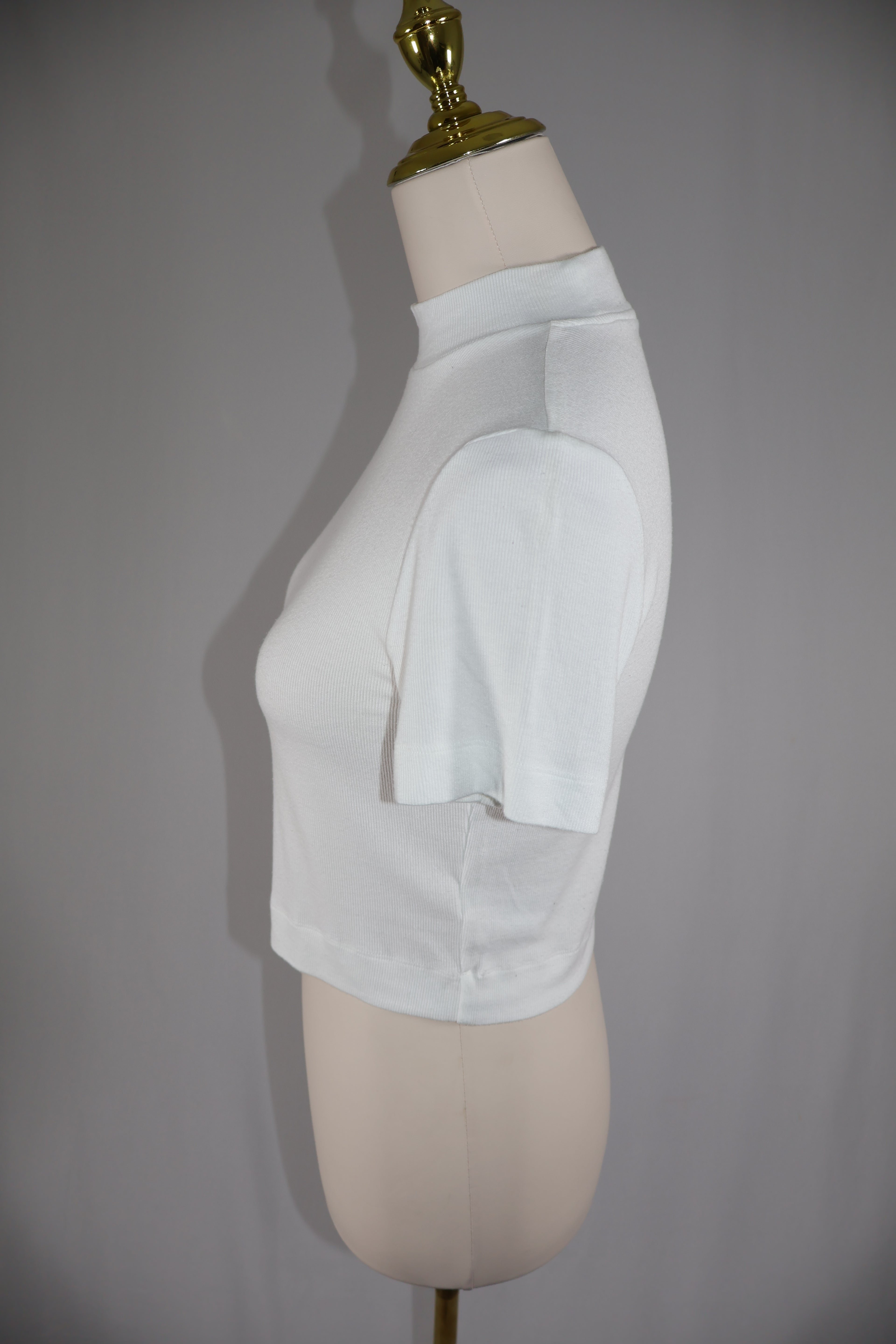 Babaton Gonzalo Ribbed Mock Neck Crop T-Shirt | White | Size Medium