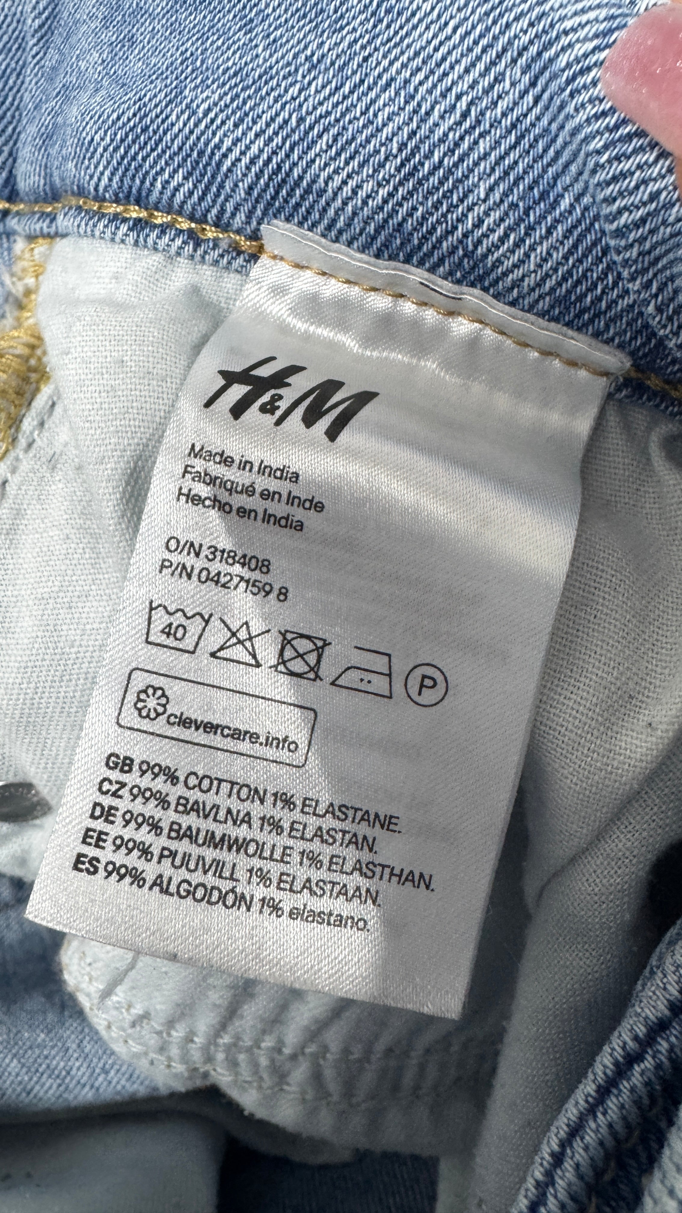 H&M Skinny Distressed Denim Jean / Size 28