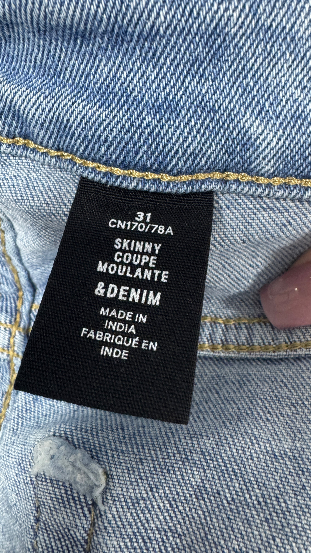 H&M Skinny Distressed Denim Jean / Size 28