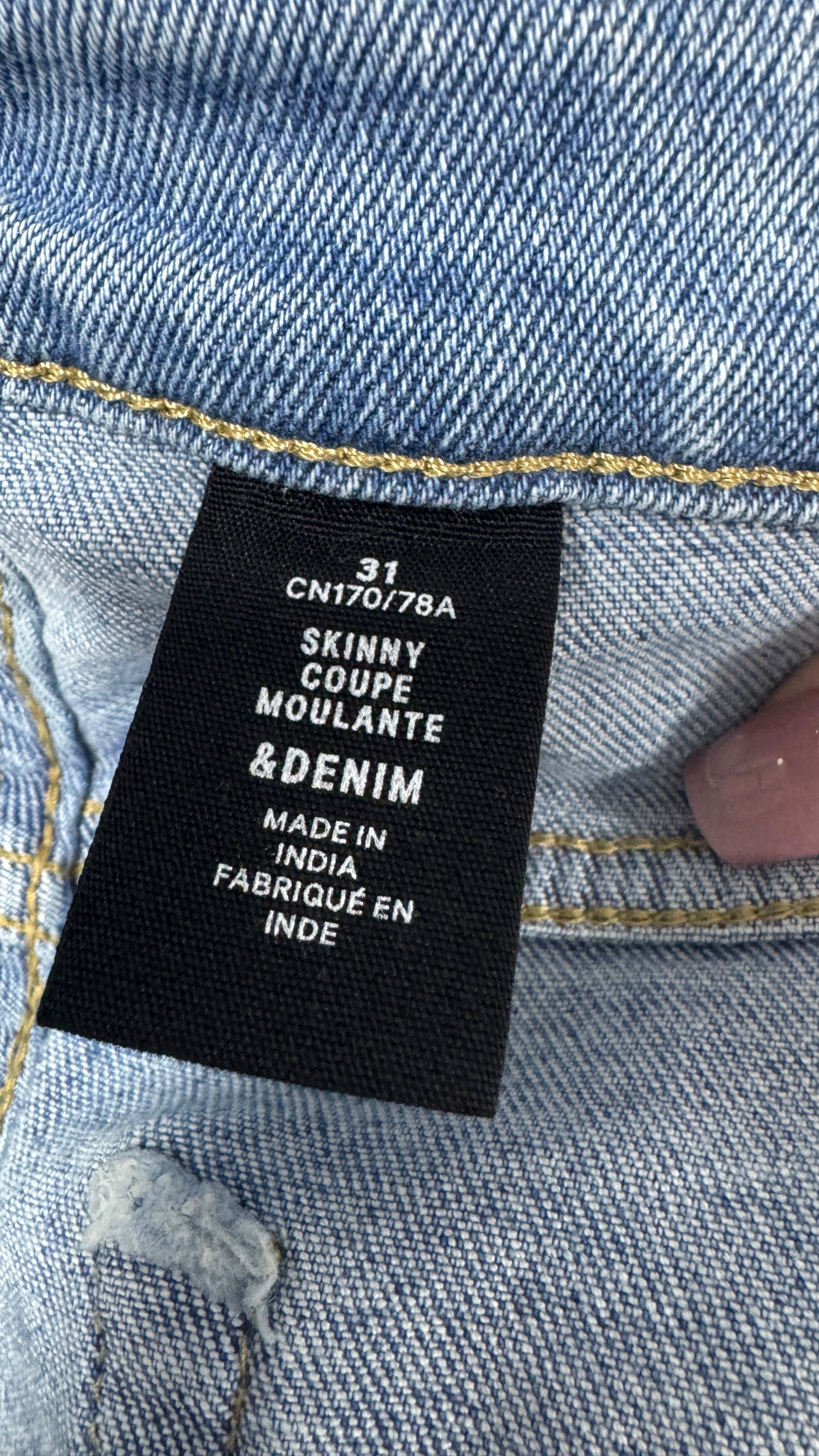 H&M Skinny Distressed Denim Jean / Size 28